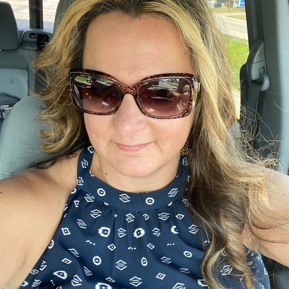 Meet your Posher, Kerri - Picture 1 of 2